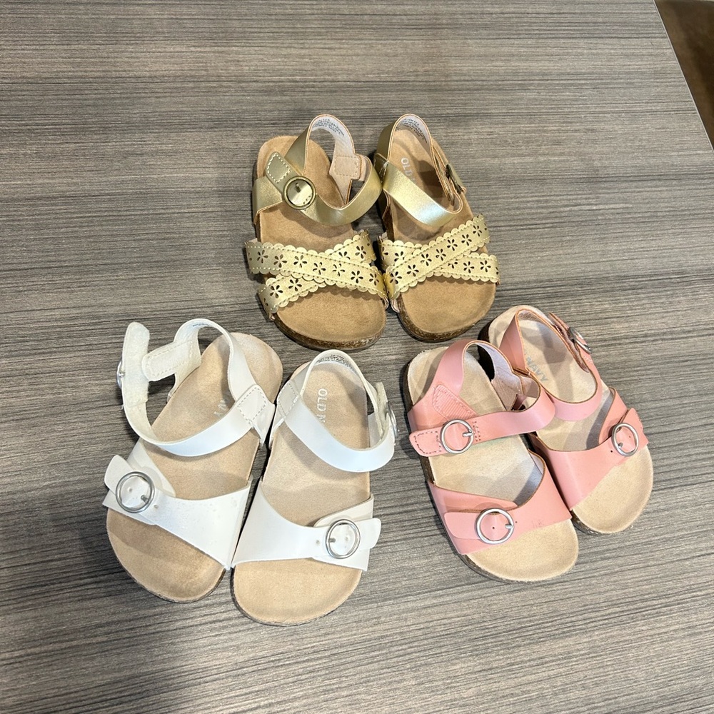 Old Navy toddler girl Sandals - Gold, White, Pink size 3-4